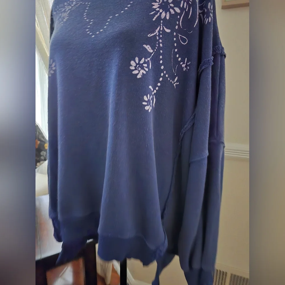 Free People We The Free Graphic Camden Sweatshirt - Blue Floral - Large - Picture 6 of 8